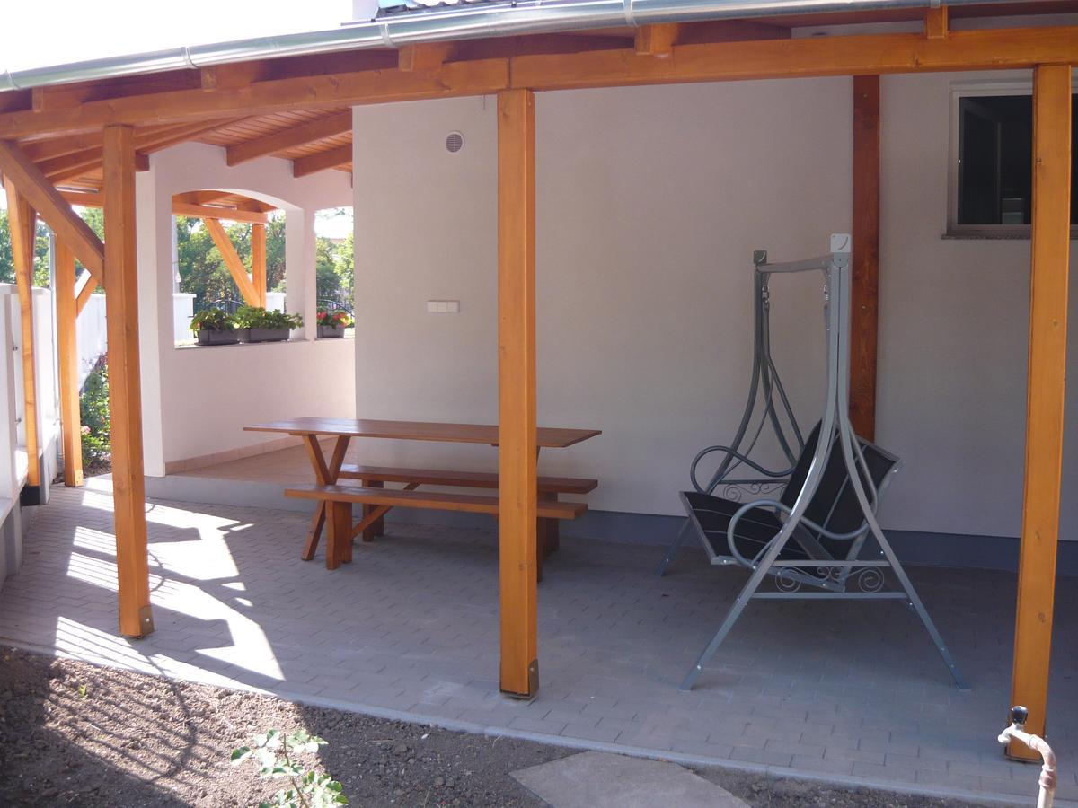 Keresztmama Haza Appartement Hajdúszoboszló Buitenkant foto