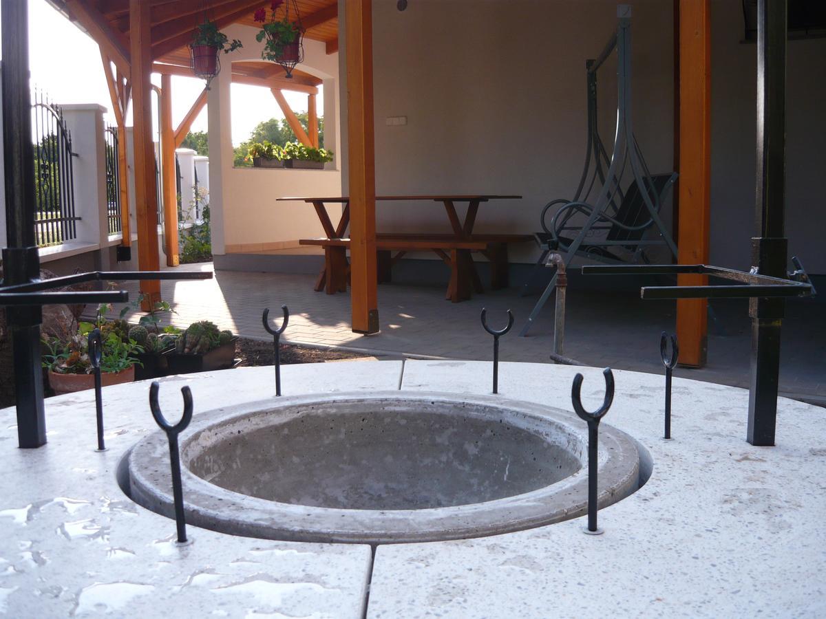 Keresztmama Haza Appartement Hajdúszoboszló Buitenkant foto