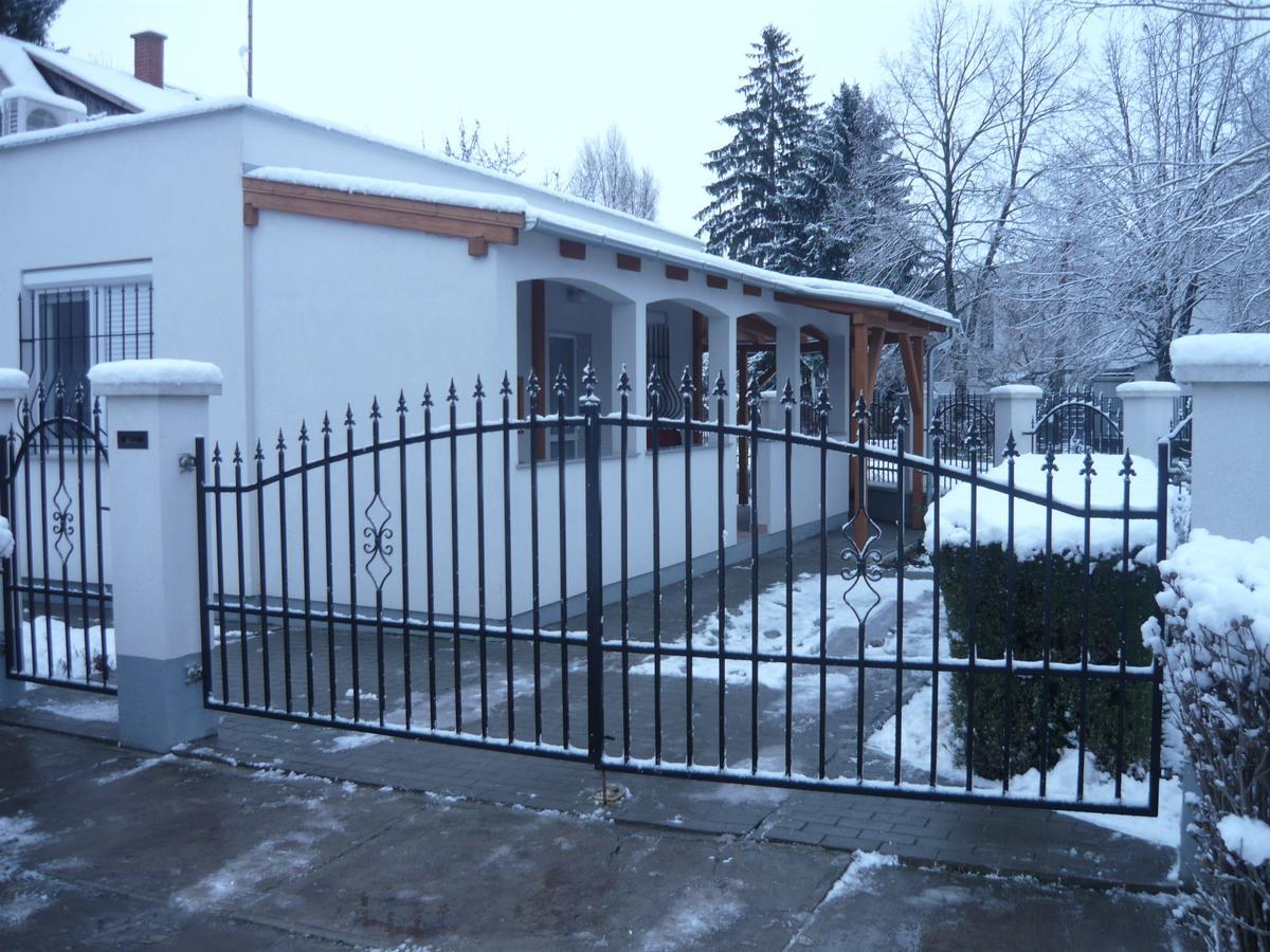 Keresztmama Haza Appartement Hajdúszoboszló Buitenkant foto
